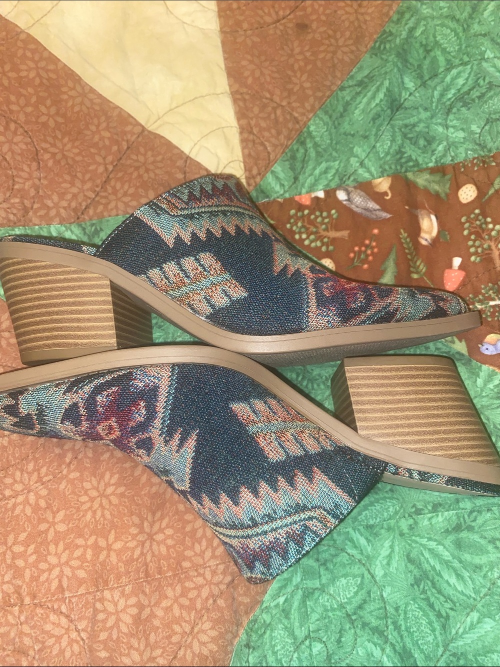 Like New Wonderly Teal Multicolor pattern Tapestry Pointed-Toe Mules - Picture 8 of 9